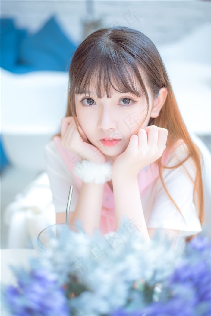 舌头伸进她的花缝